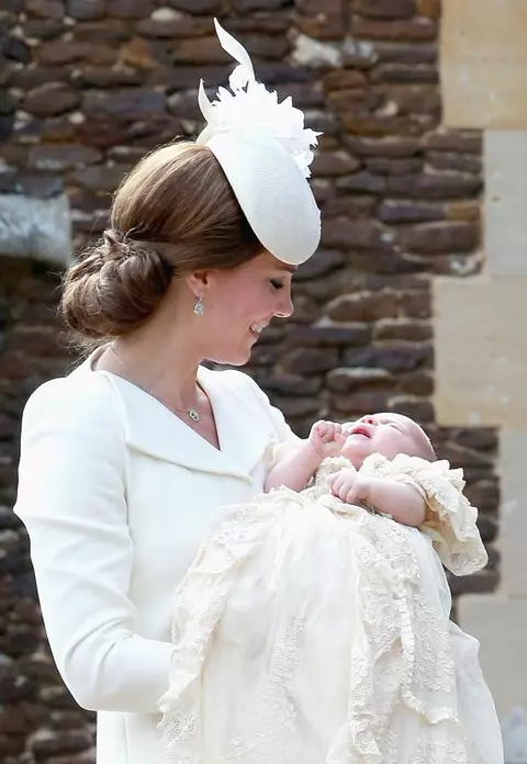Prinţesa Charlotte nu va purta rochiţe până la 1 an