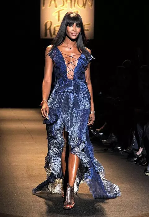Naomi Campbell - Topless în semn de protest