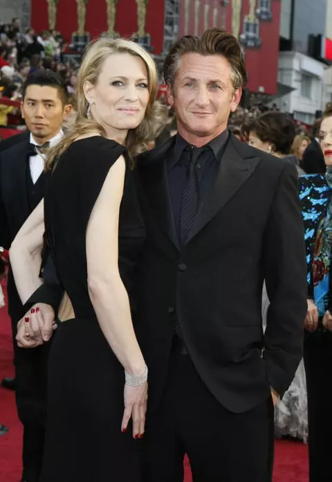 Sean Penn încearcă să-şi recucerească fosta soţie