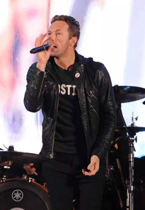 Chris Martin are o nouă femeie în viaţa lui