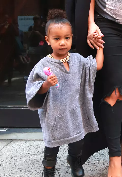 Cum arată fetița lui Kim Kardashian cu părul desfăcut
