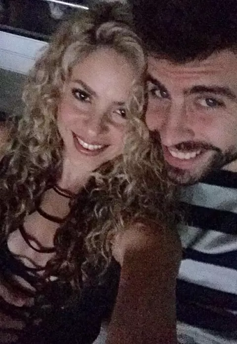 Shakira şi Gerard Pique – Îndrăgostiţi la concertul U2