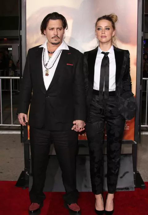 Johnny Depp şi Amber Heard – S-au ţinut de mână şi s-au sărutat pe covorul roşu, la Los Angeles