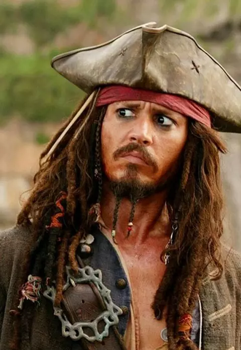 Johnny Depp – „Nu ştiţi că toate personajele mele sunt gay?”