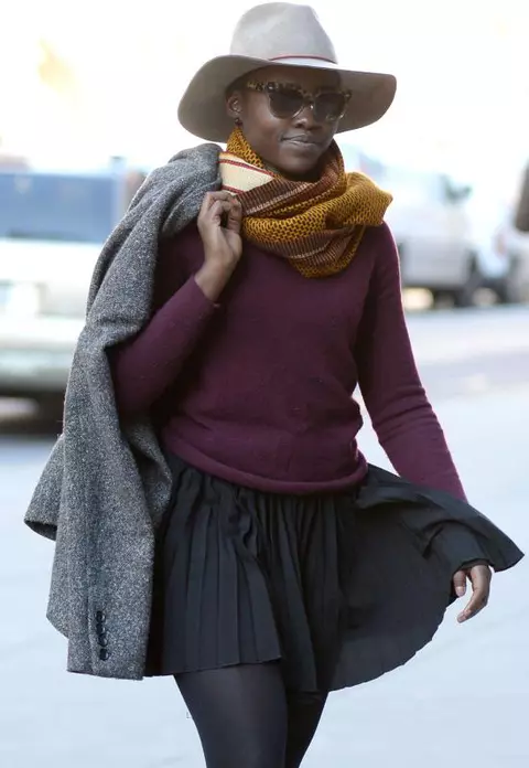 Lupita Nyong’o - O fashionistă pe străzile din New York într-o ţinută chic