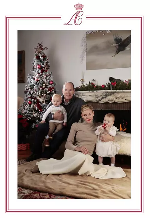 Fotografiile şi mesajele de Sărbători ale familiilor regale