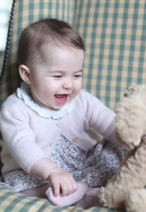 Prinţesa Charlotte a primit deja primele cadouri de Crăciun