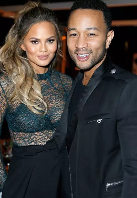 Chrissy Teigen şi John Legend au dezvăluit sexul bebeluşului