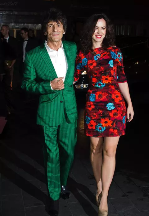 Ron Wood va fi tată de gemeni la 68 de ani