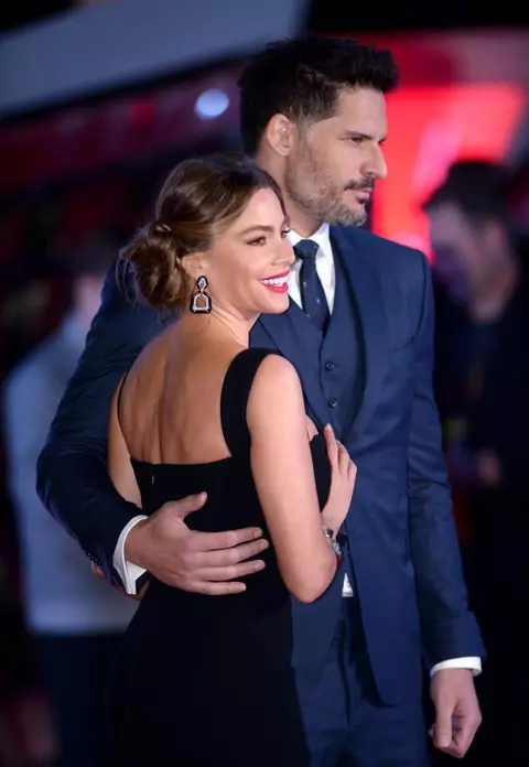 Cât sunt de îndrăgostiţi! Sofia Vergara şi Joe Manganiello, la prima apariţie pe covorul roşu după căsătorie