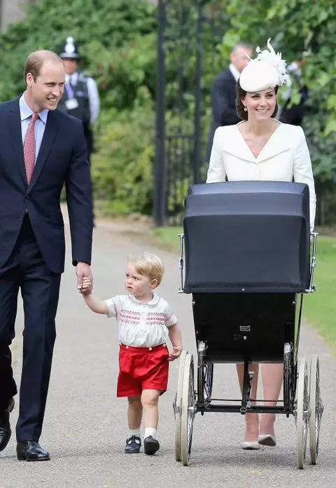 Portret de familie: Iată cum au pozat William şi Kate, alături de cei doi copii ai lor