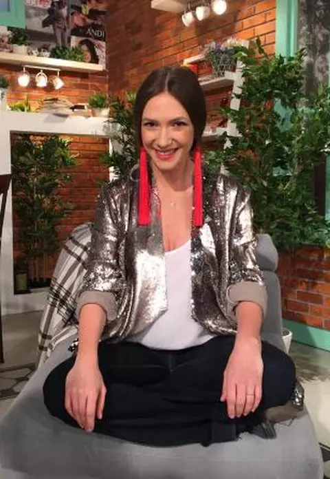 Adela Popescu va fi mamă de băiat