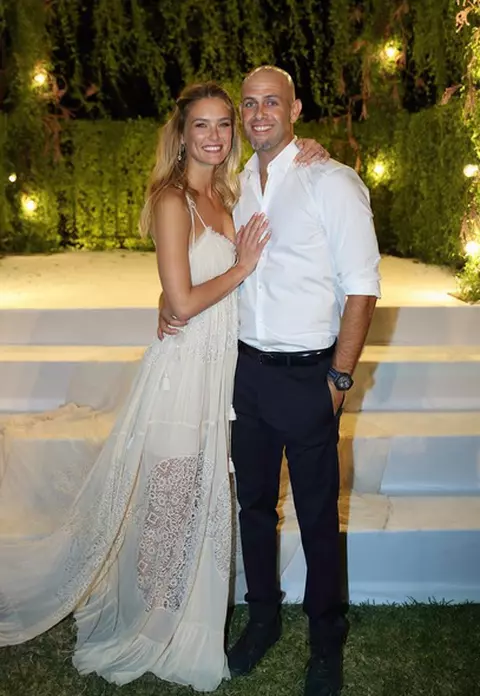 Top modelul Bar Refaeli aşteaptă primul copil