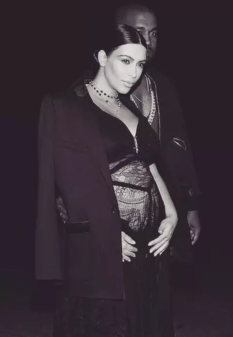 Kim Kardashian a publicat, în sfârşit, prima fotografie cu Saint West!