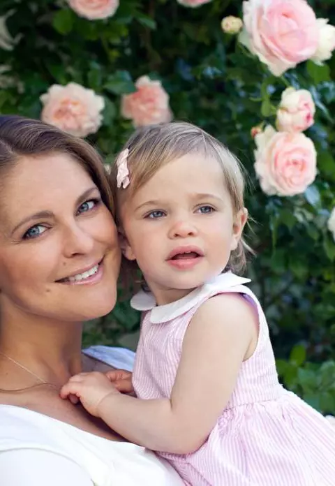 Prinţesa Madeleine a Suediei a dezvăluit fotografii adorabile cu fiica sa care a împlinit 2 ani