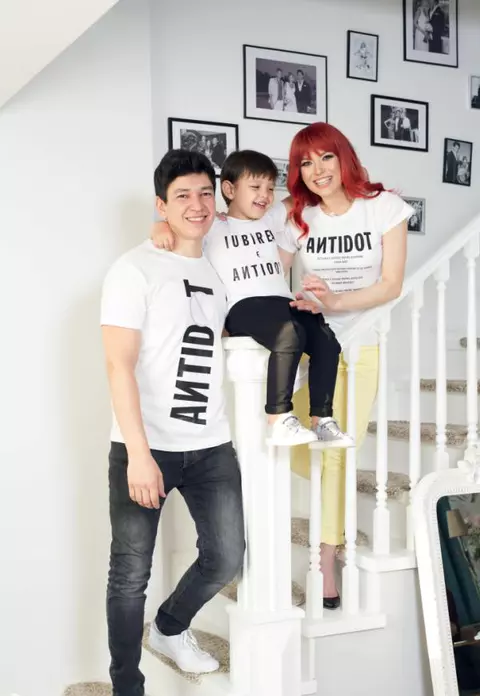 Elena Gheorghe – Pictorial de familie în noua casă cu accente french