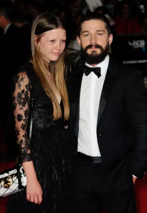Shia LaBeouf se face băiat cuminte. Şi-a anunţat logodna cu Mia Goth
