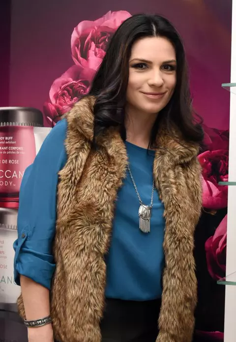 Ellie White şi-a schimbat complet look-ul