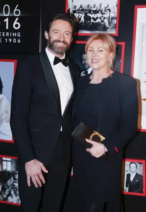 Hugh Jackman sărbătoreşte 20 de ani de căsătorie