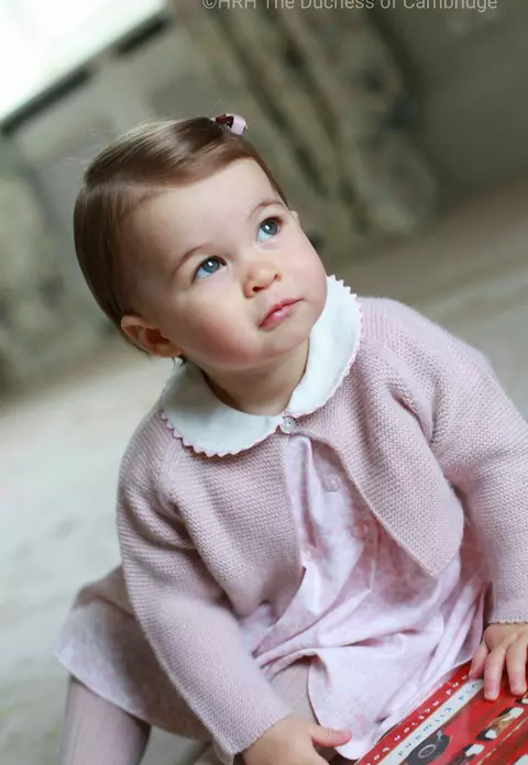 Noi fotografii cu Prinţesa Charlotte care a împlinit 1 an