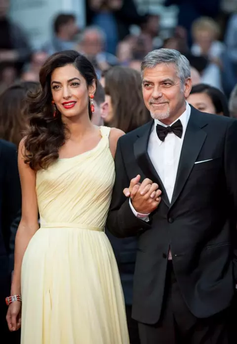 Cadoul inedit primit de George Clooney de la soţia lui, Amal