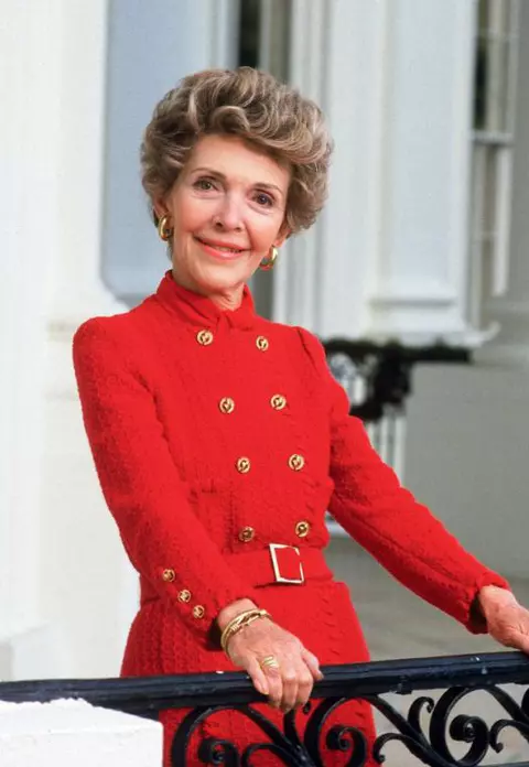 Nancy Reagan – Doamna în roşu de la Casa Albă
