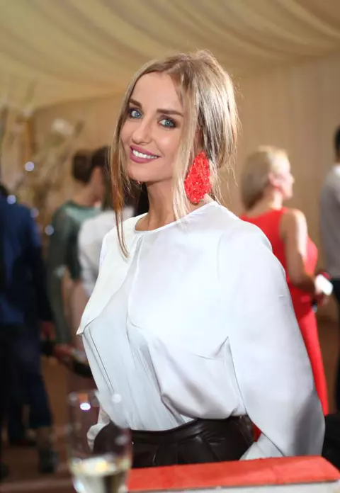 Tania Budi, la 51 de ani - dovadă că frumusețea nu are vârstă. Imagini cu femeia pe care au iubit-o pătimaș cei mai doriți bărbați din România