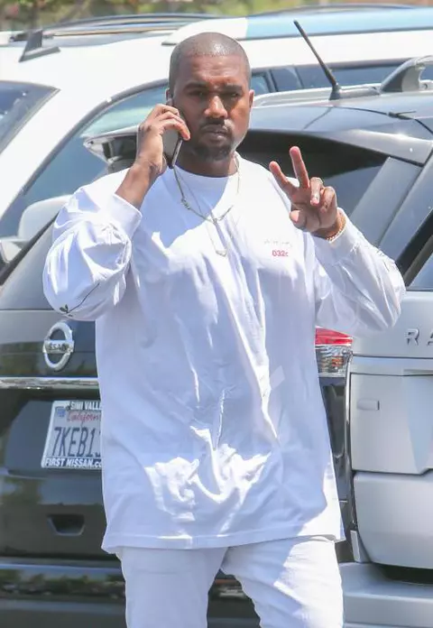 Kanye West şochează cu noul videoclip
