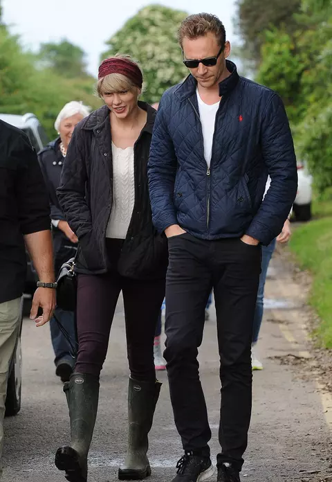 Taylor Swift şi Tom Hiddleston – O relaţie asumată de la bun început