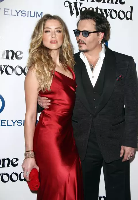 Johnny Depp şi Amber Hard – Nu mai e cale de întors. Actorul şi-a modificat tatuajul dedicat lui Amber