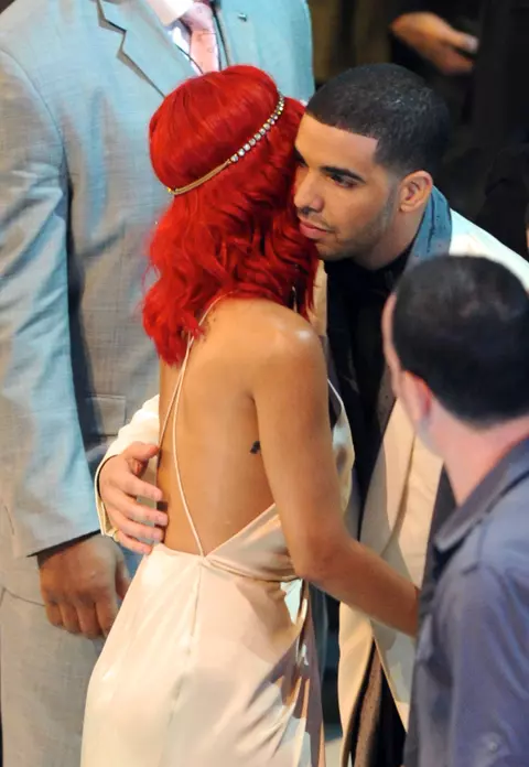 Drake admite public: își dorește un copil cu Rihanna