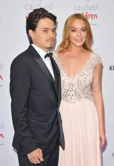 Lindsay Lohan – Agresată în public de iubitul milionar - VIDEO