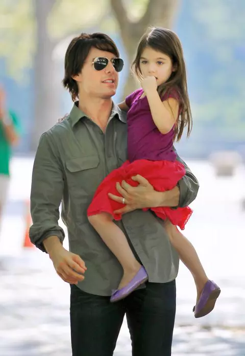"Tom nu are nici o relație cu Suri”. Actorul Tom Cruise nu și-a văzut sau sunat fiica în ultimii 3 ani