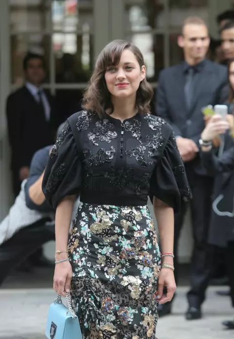 Marion Cotillard – „Devastată” la auzul zvonurilor că ea este motivul divorţului dintre Brad Pitt şi Angelina Jolie