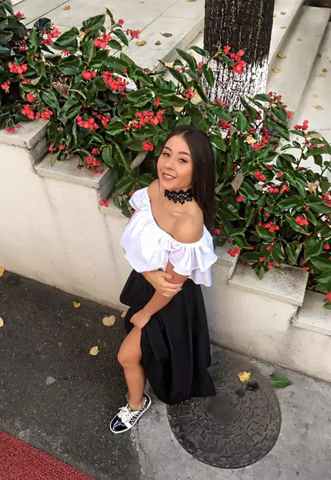 Cum a apărut îmbrăcată Nicole Cherry în prima zi de şcoală