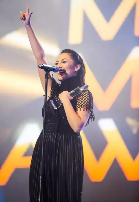 Andra este artista anului 2016 în România! A câştigat patru premii la Media Music Awards!