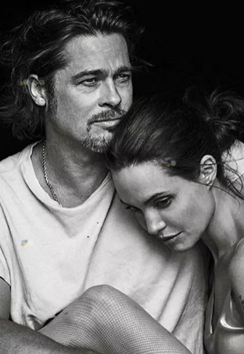 Angelina Jolie și Brad Pitt divorțează