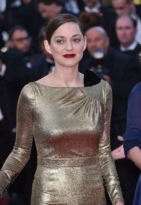 Marion Cotillard a anunţat că este însărcinată, dezminţind zvonurile că ar fi avut o legătură cu Brad Pitt