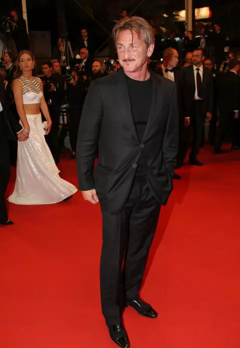 Sean Penn – O nouă poveste de dragoste la 56 de ani. Iubeşte o femeie cu 32 de ani mai tânără!