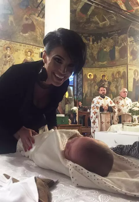 Adelina Pestriţu a botezat un băieţel