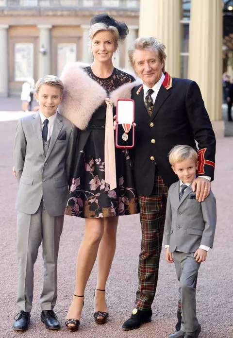 Rod Stewart a devenit Sir Roderick