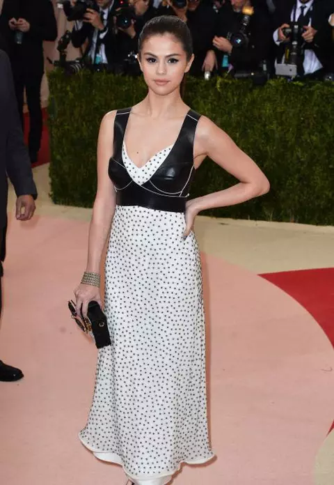 Selena Gomez s-a internat într-un centru de reabilitare