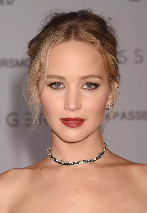 Jennifer Lawrence incognito în Budapesta! Cum s-a deghizat actrița pentru a nu fi recunoscută!