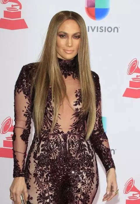 Rihanna e istorie! JLo îi intră lui Drake pe sub piele. La propriu...