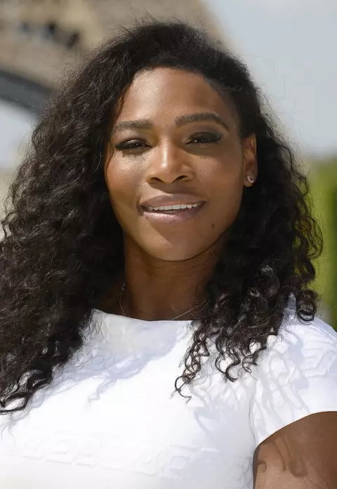 Serena Williams topless, pentru o cauză nobilă. Imagini video de excepție