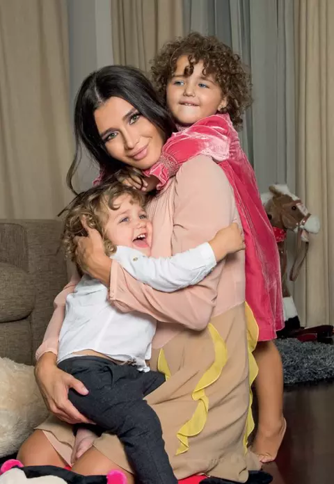 Elena Băsescu - Cum se descurcă o mamă single în nămeți
