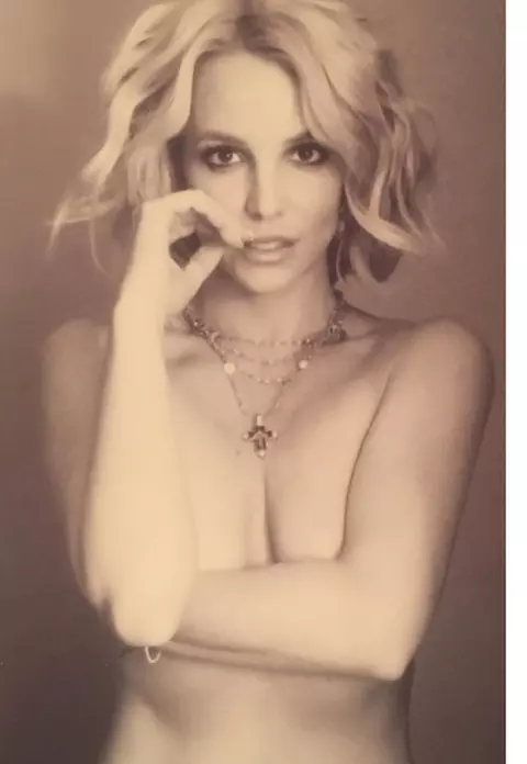 Britney Spears din nou topless pe Instagram