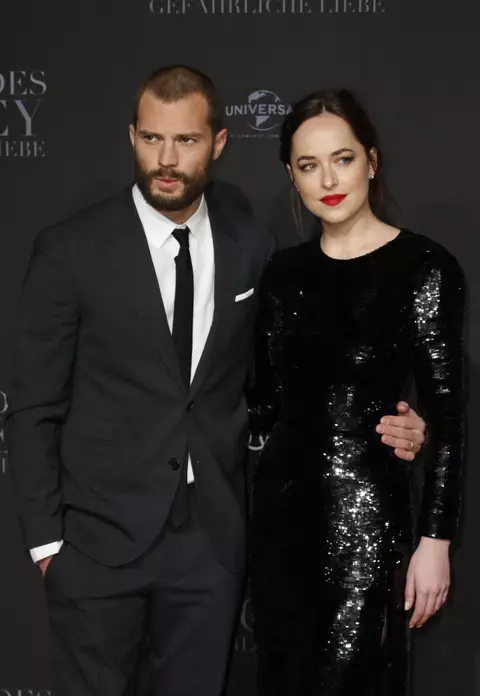 Dakota Johnson a atras toate privirile la premiera europeană „50 Shades Darker” de la Berlin