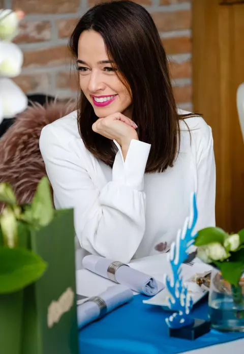 Ce discută Andreea Raicu la prânz cu prietenele