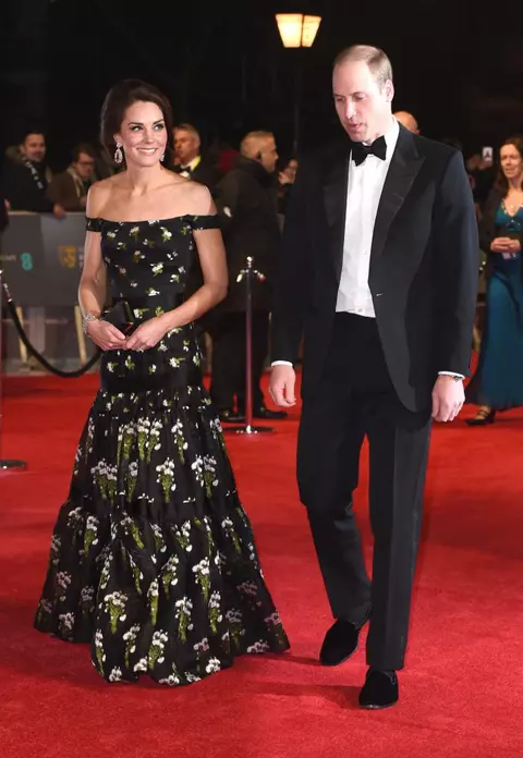 Vedete la Gala BAFTA 2017. Kate şi William au strălucit pe covorul roşu